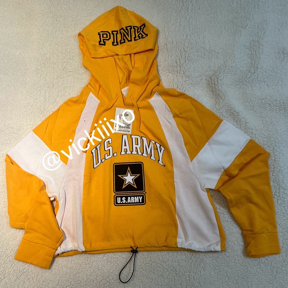 PINK Victoria’s Secret collegiate pullover